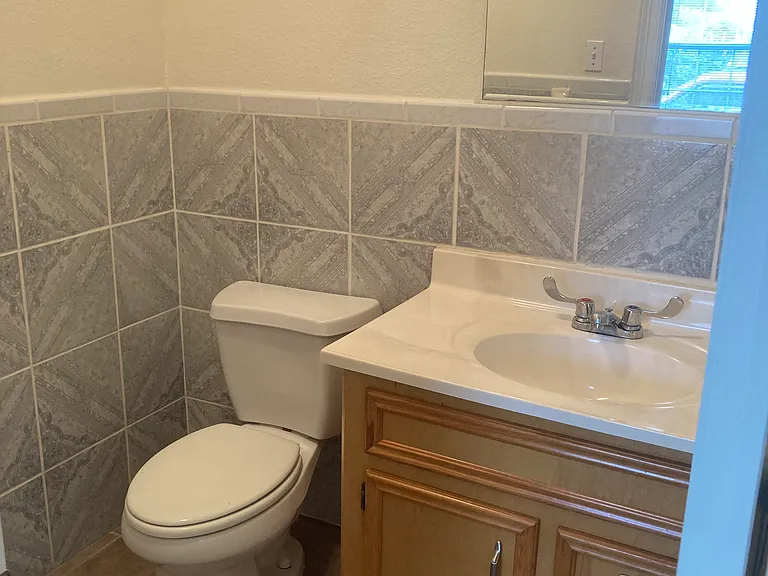 628 Caperton St #B — Photo 5