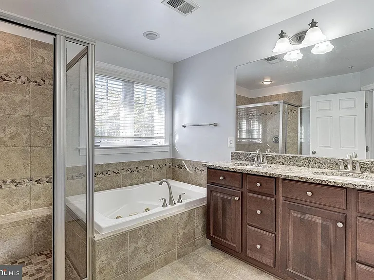 7576 Maidenhead Dr — Photo 18
