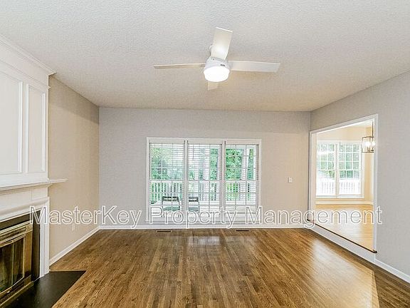 4th image of 105 Woodshire Ln