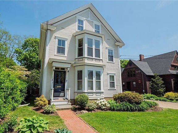 3rd image of 7 Howe St Unit 2