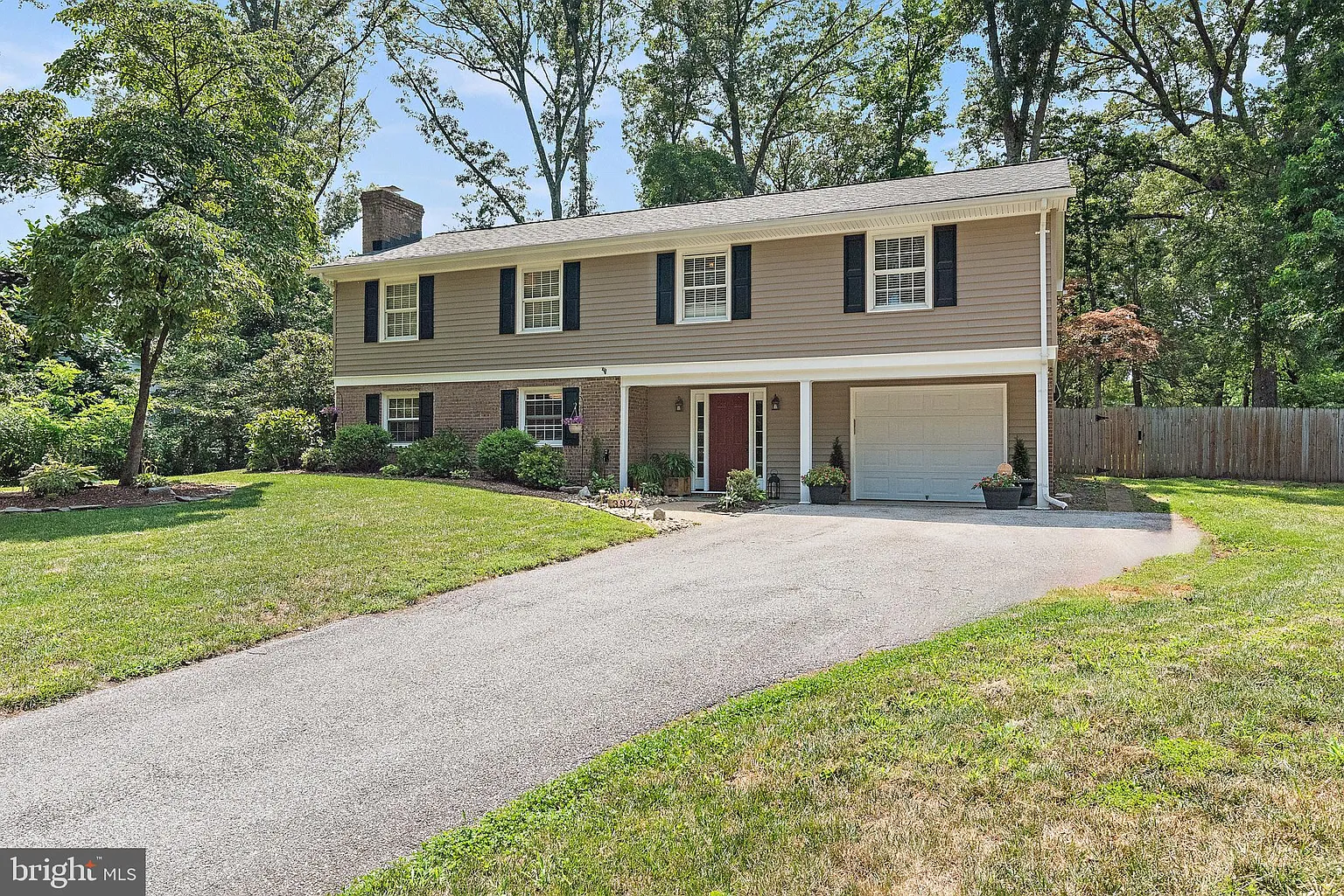 392 Stonehouse Dr photo 1