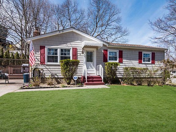2nd image of 38 Bayville Dr
