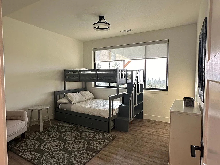 65 Kamloop Ct — Photo 10