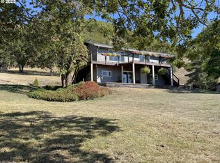 7978 N Bank Rd, Roseburg, OR 97470