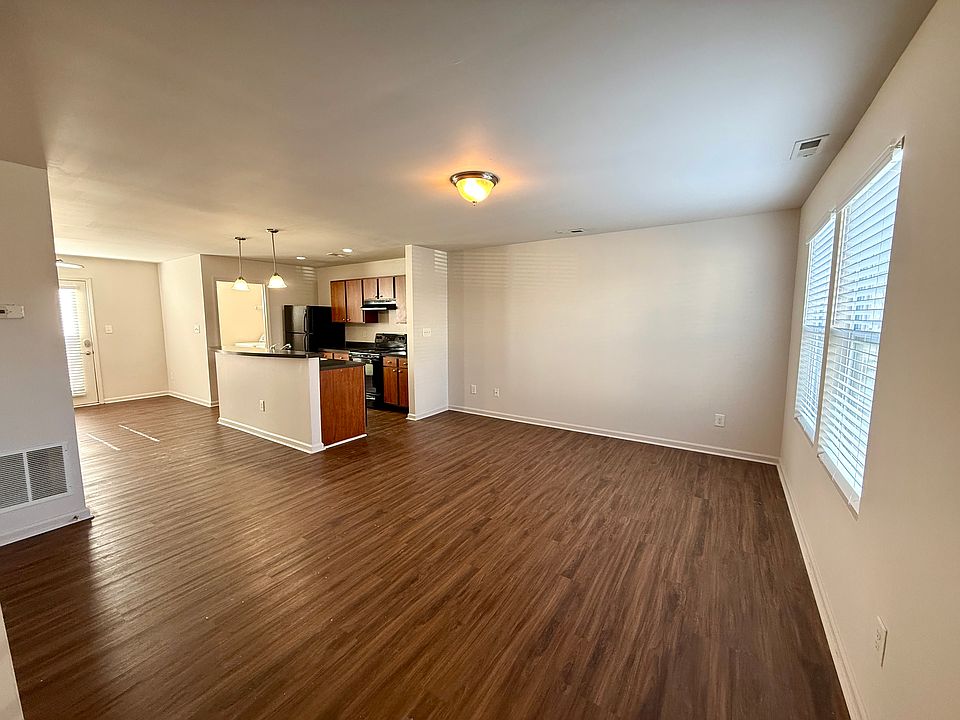 Photos of similar home. Exact finishes may vary.
