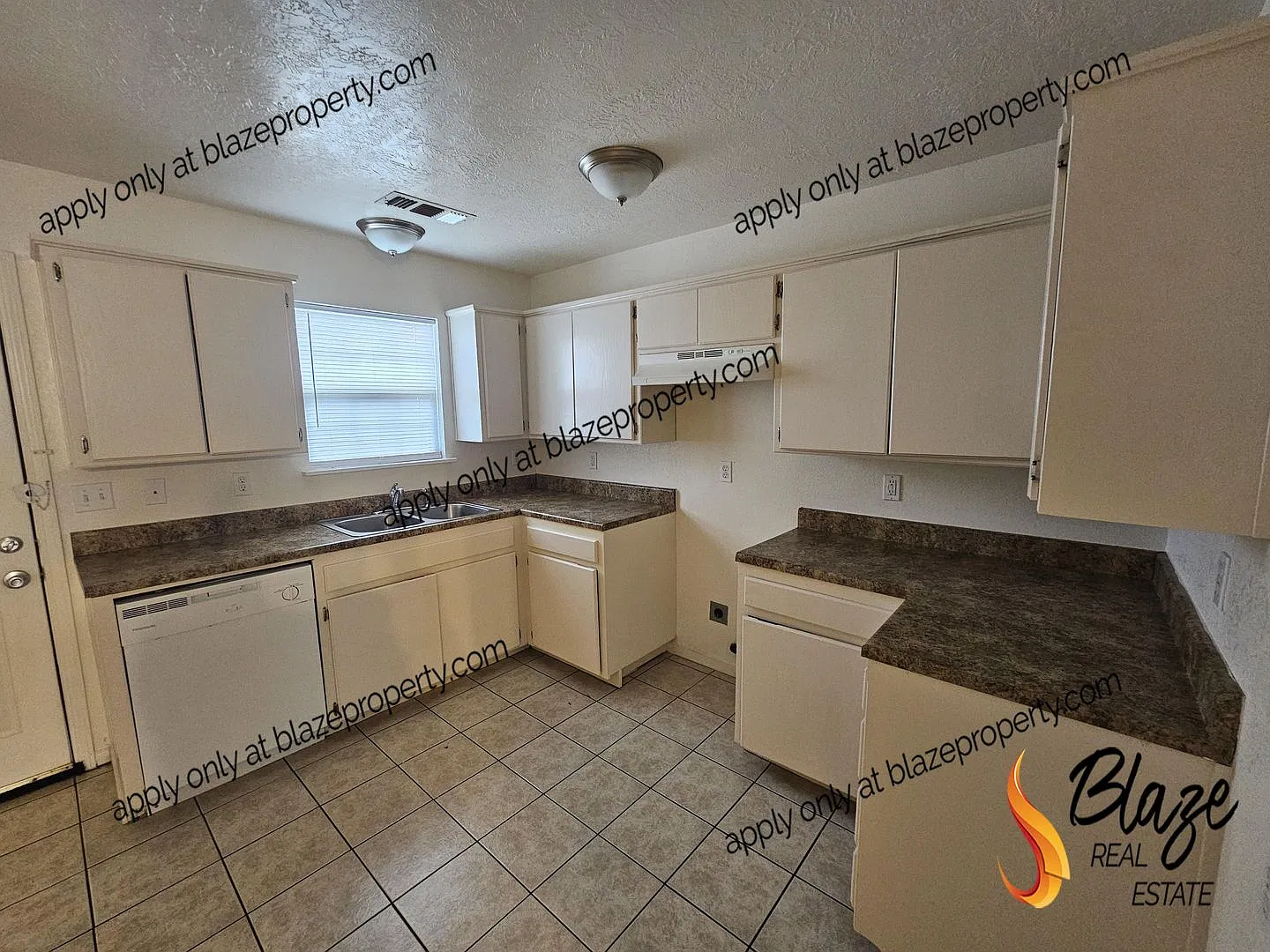 Spacious 3-Bedroom Home with Large Backyard — Photo 3