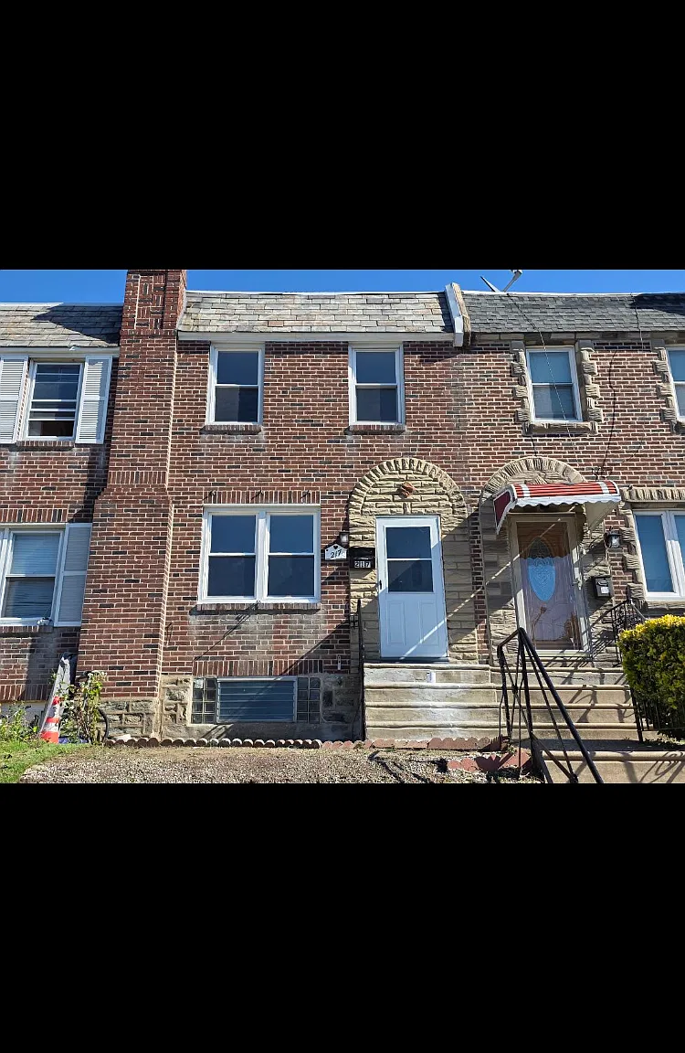 3 bed, 980 sqft, $1,850 — Photo 1