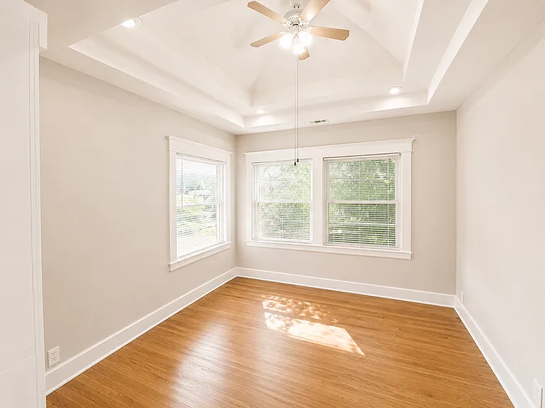 1801 Roanoke Ave — Photo 10