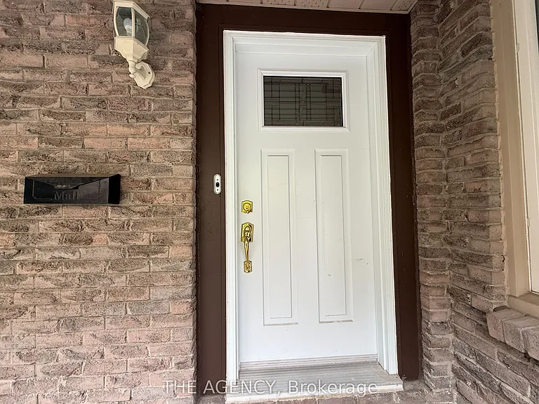 323 Waratah Ave — Photo 4