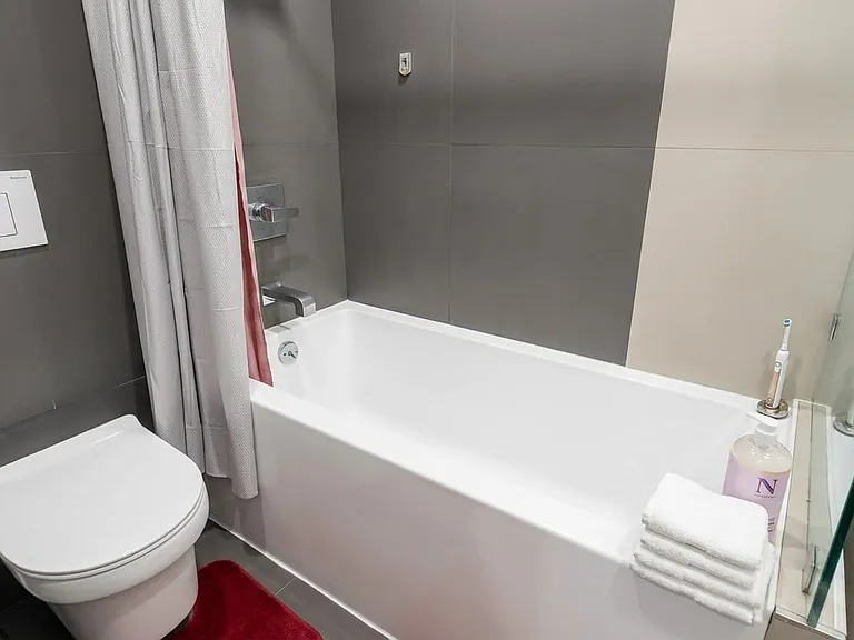 484 Seneca Ave #2D — Photo 9