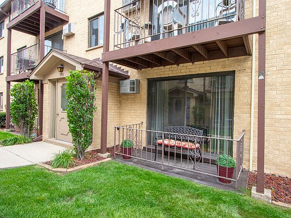 3rd image of 7202 W Wrightwood Ave APT 1S