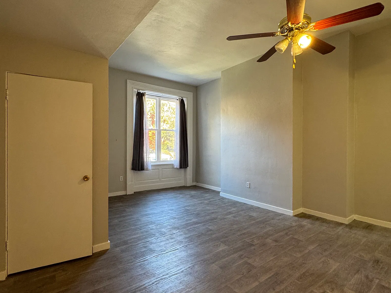 331 S Negley Ave — Photo 3