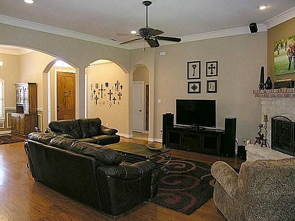 4th image of 3211 Vista Lake Cir