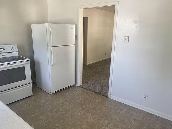 3rd image of 949 Saint Mary St
