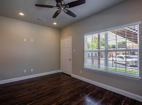 3rd image of 1328 Underwood St #107