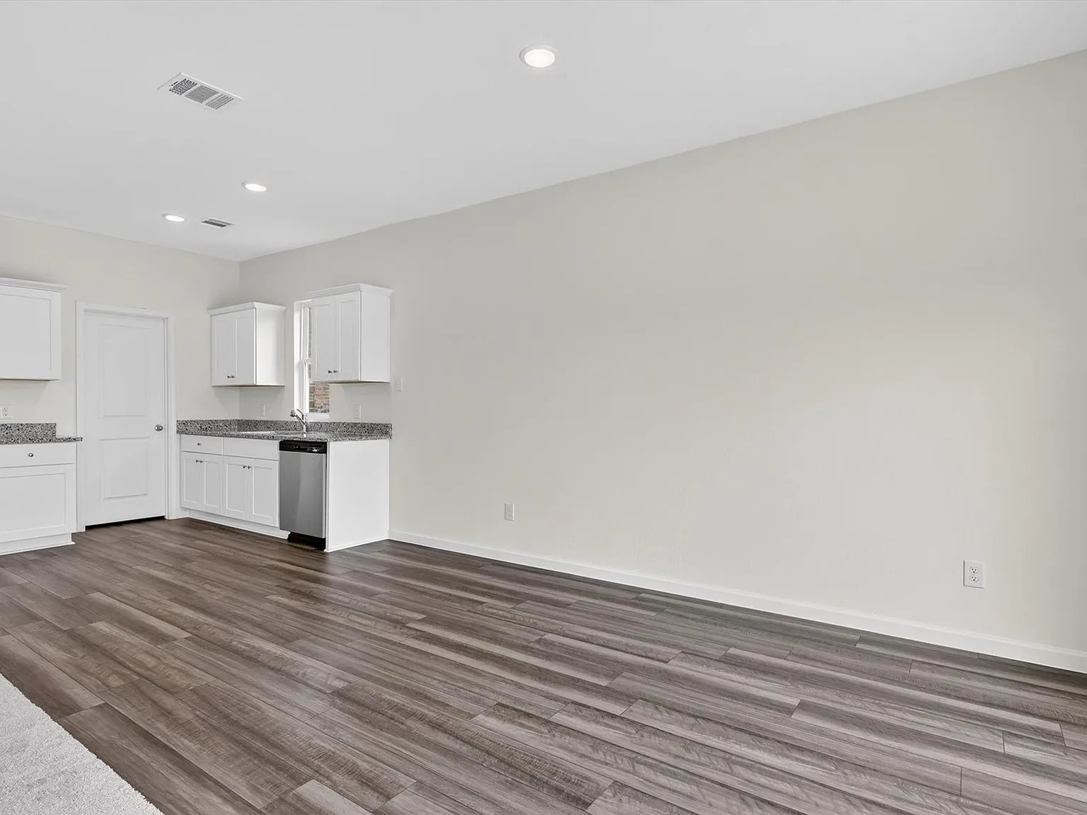 3 bed, 1589 sqft, $1,725 — Photo 4
