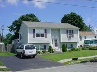 27 Wild Flower Cir, Warwick, RI 02889