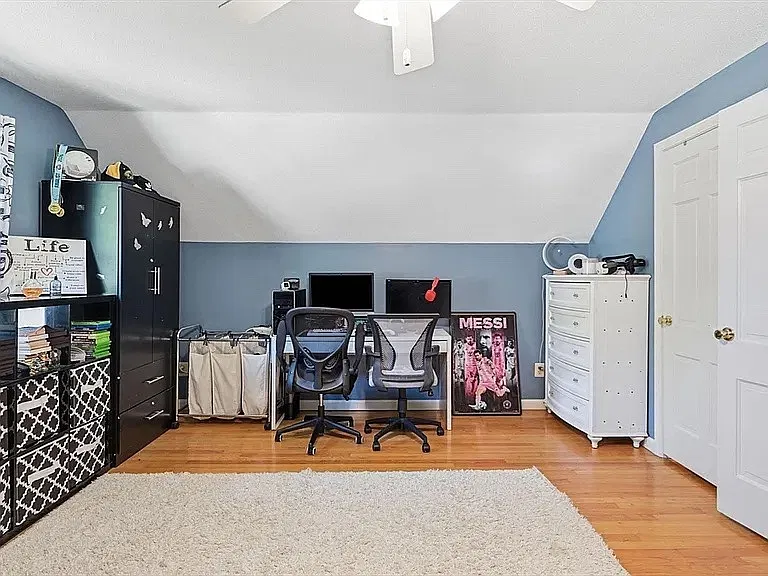 3 bed, 1992 sqft, $2,500 — Photo 3