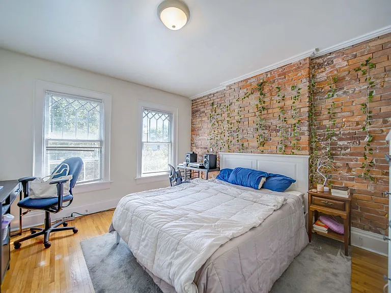 2405 Summit St — Photo 30