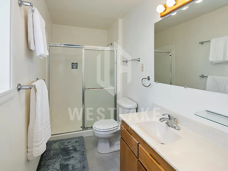 2546 Dexter Ave N #302 — Photo 13