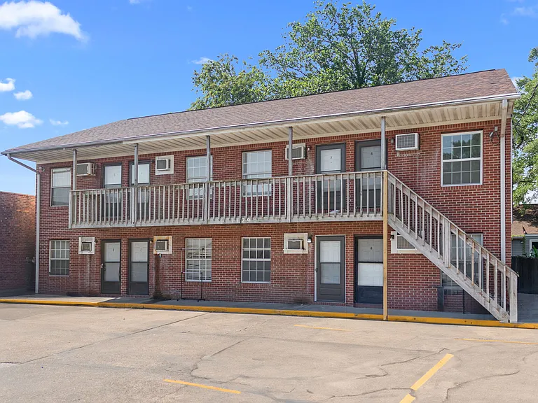 1129 Green St #8 — Photo 1