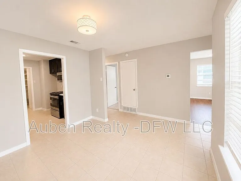 930 Lindy Ct — Photo 7
