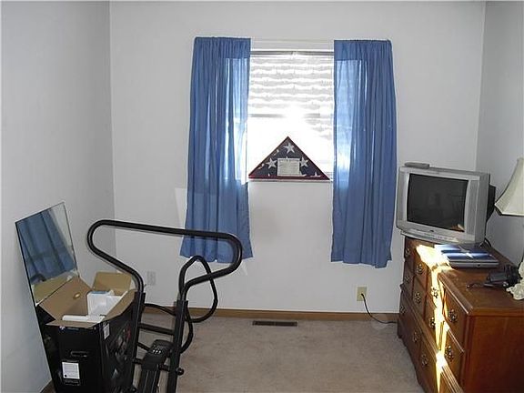 5th image of 1405 Knollwood Dr E