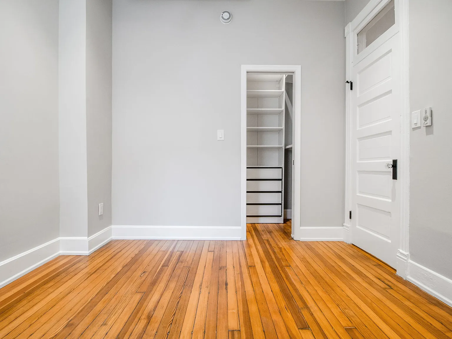 6 bed, 3000 sqft, $1,225 — Photo 3