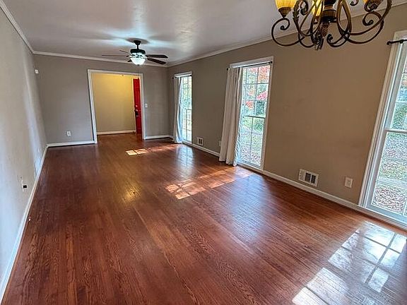5th image of 415 Arnold Ave