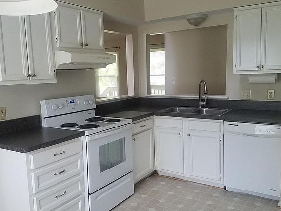 4th image of 60 Lovett Dr