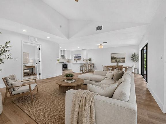 3rd image of 5106 PENNSBURY DRIVE