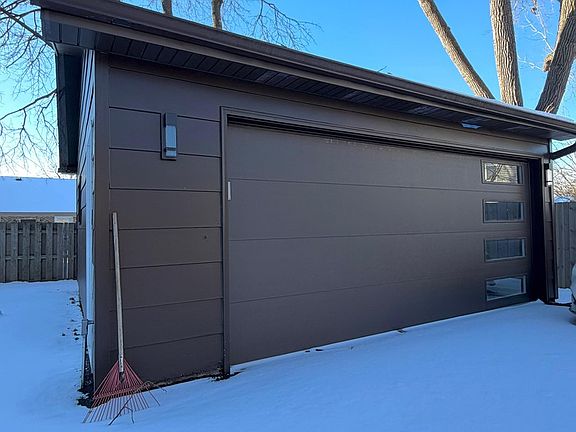 3rd image of 830 Deerfield Rd