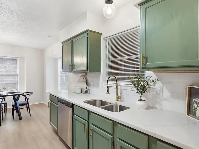 4706 Esterbrook — Photo 3
