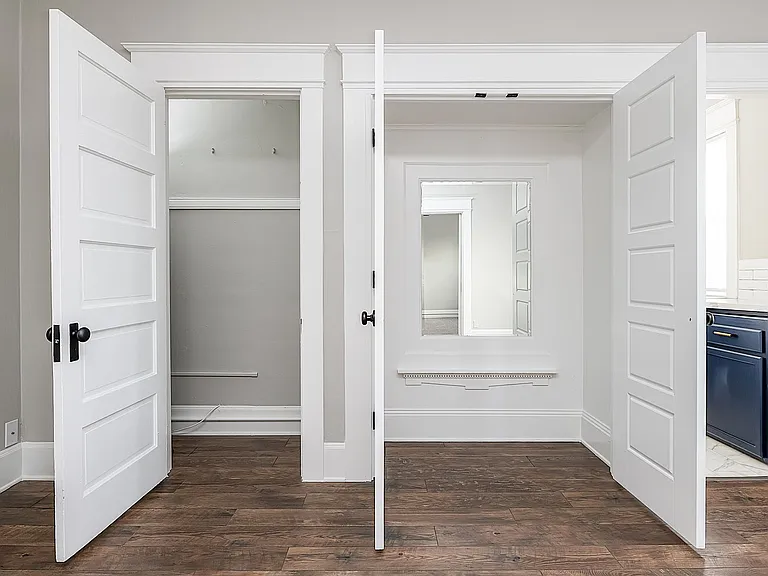 Elegant Renovation! HUGE 1 Bed 1 Bath Available Now! — Photo 10