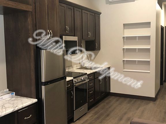 4th image of 601 4th St