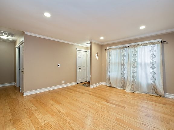 2nd image of 1311 Kingsbury Dr Unit F