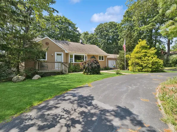 8 Cleary Road, Ronkonkoma, NY 11779
