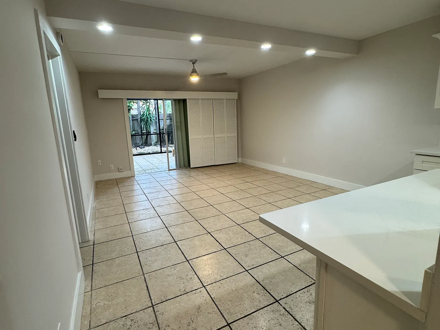 1 bed, 1.5 bath, 1000 sqft, $2,500 — Photo 3