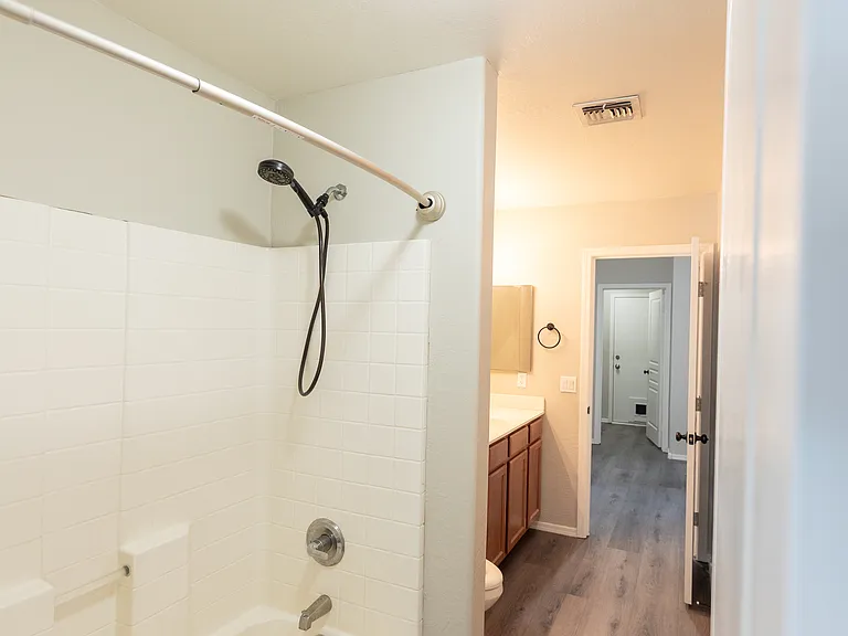 2541 E Silversmith Trl — Photo 15