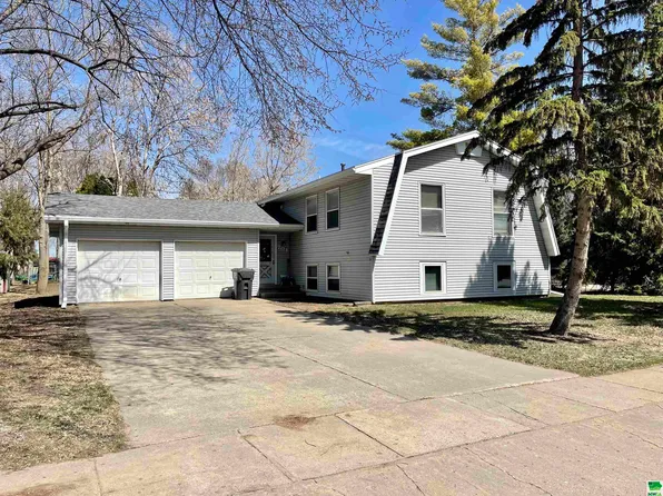 701 W Clark St, Vermillion, SD 57069