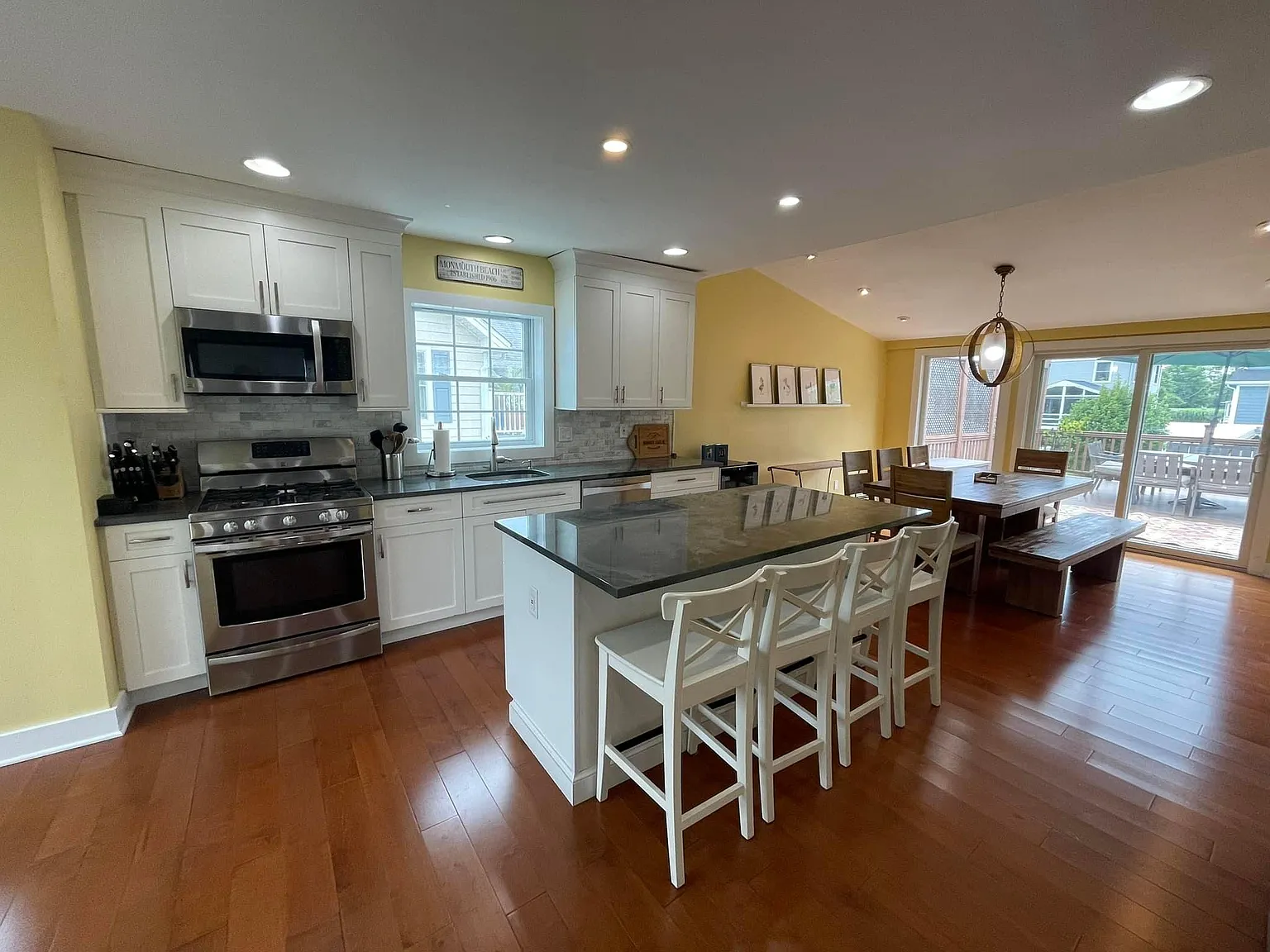 4 bed, 1758 sqft, $3,950 — Photo 3