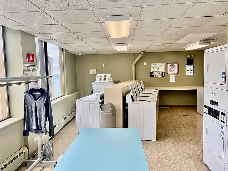 26th floor: common laundry mat
