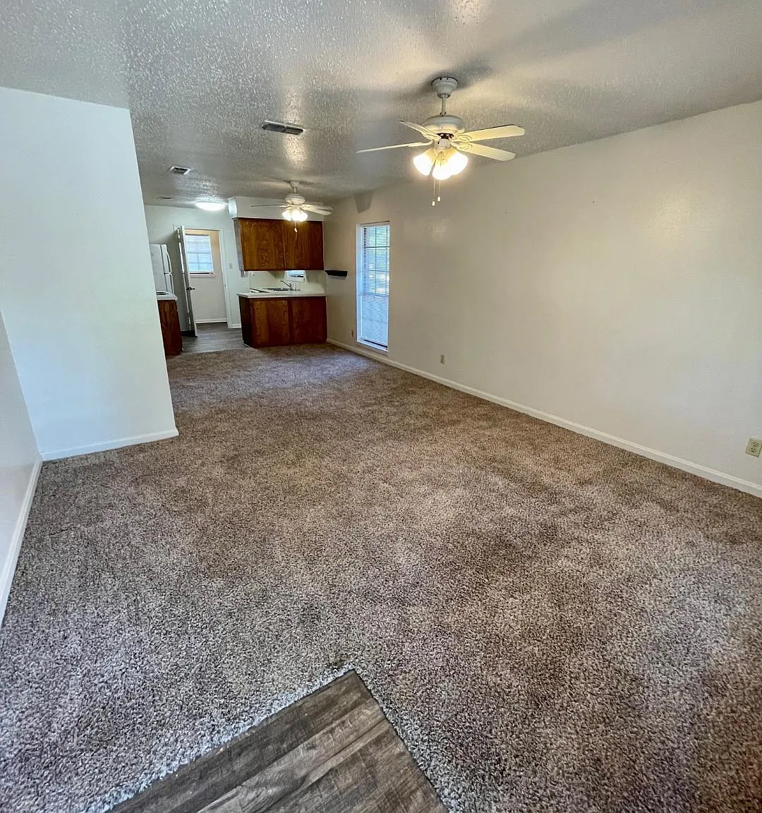 2 bed, 1018 sqft, $900 — Photo 3