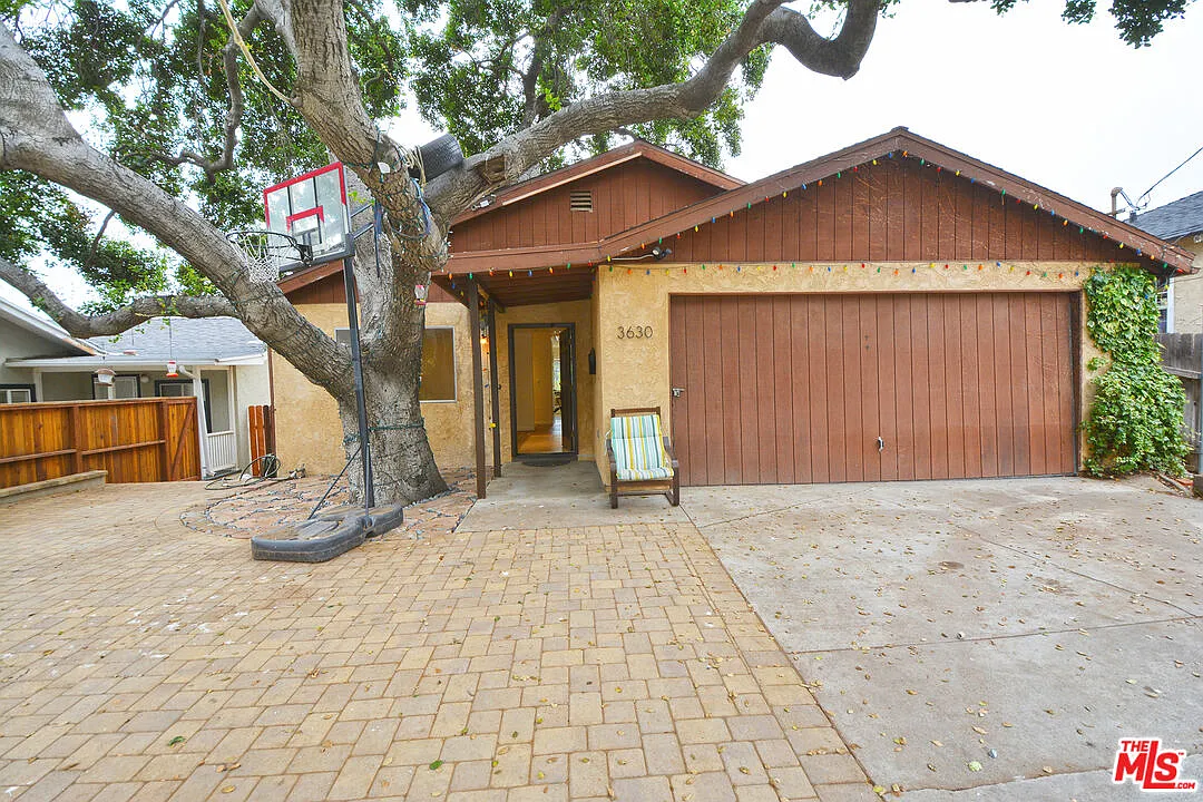 2 bed, 1.5 bath, 1117 sqft, $4,000 — Photo 1