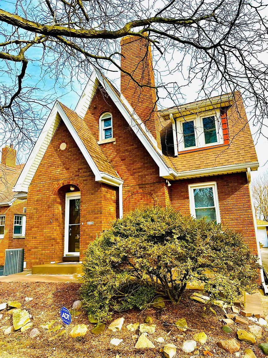 3108 N Sheridan Rd photo 1