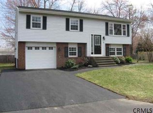 8 Lois Ct, Colonie, NY 12205