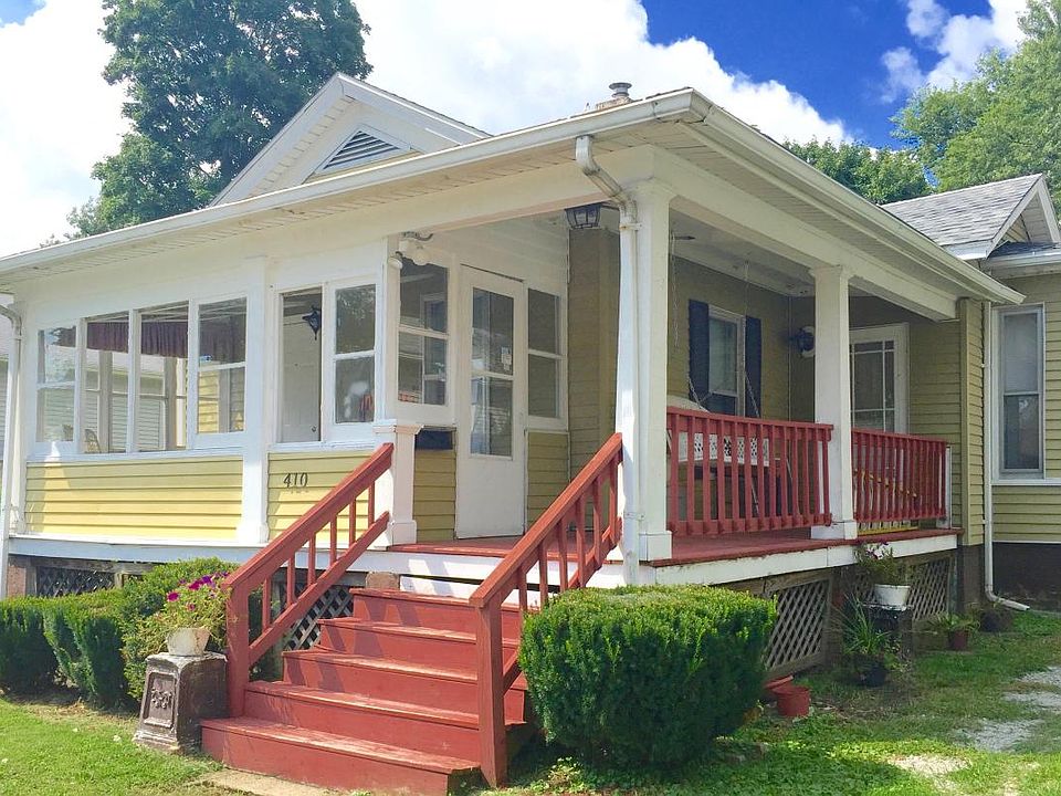 Front and side porch with porch swing that remains for tenan