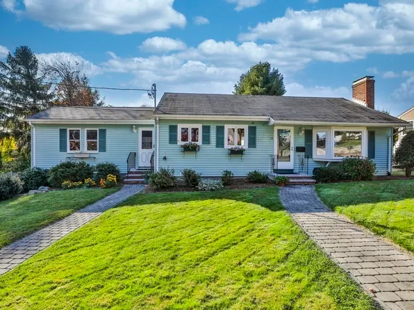 65 Woodcrest Dr, Wakefield, MA 01880