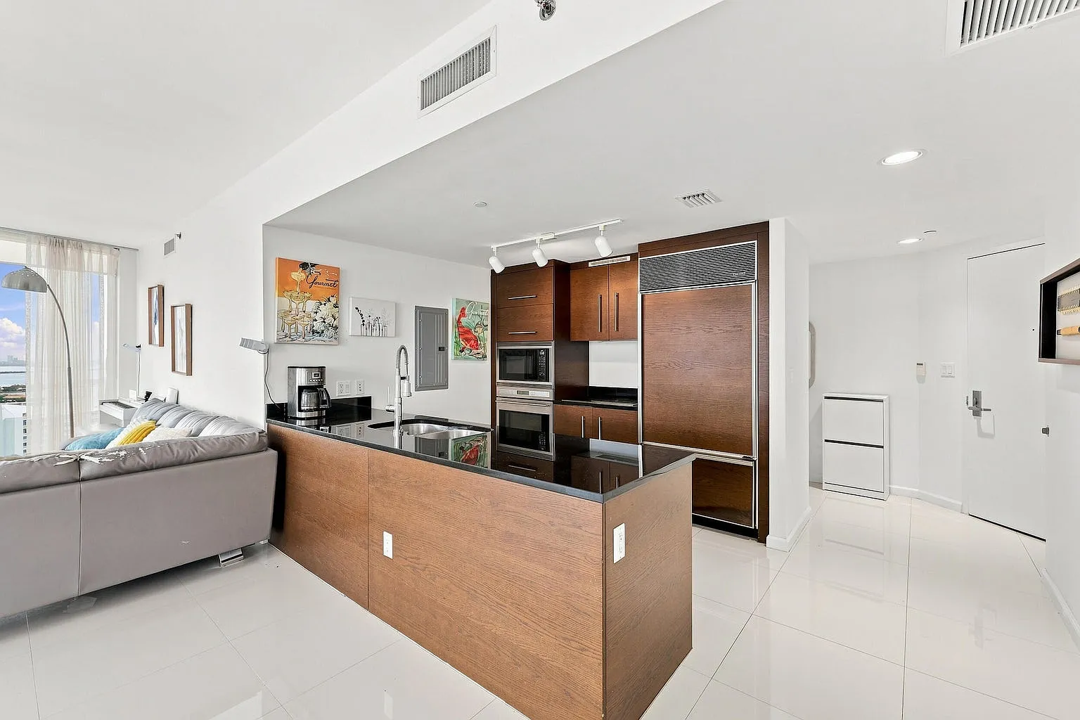 2 bed, 1269 sqft, $6,200 — Photo 4