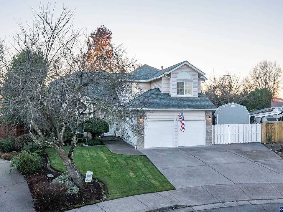 1st image of 925 Scepter Ct NE